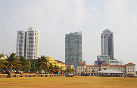 首都コロンボのバイエリアは大使館や高級ホテルが並ぶ近代的なエリア